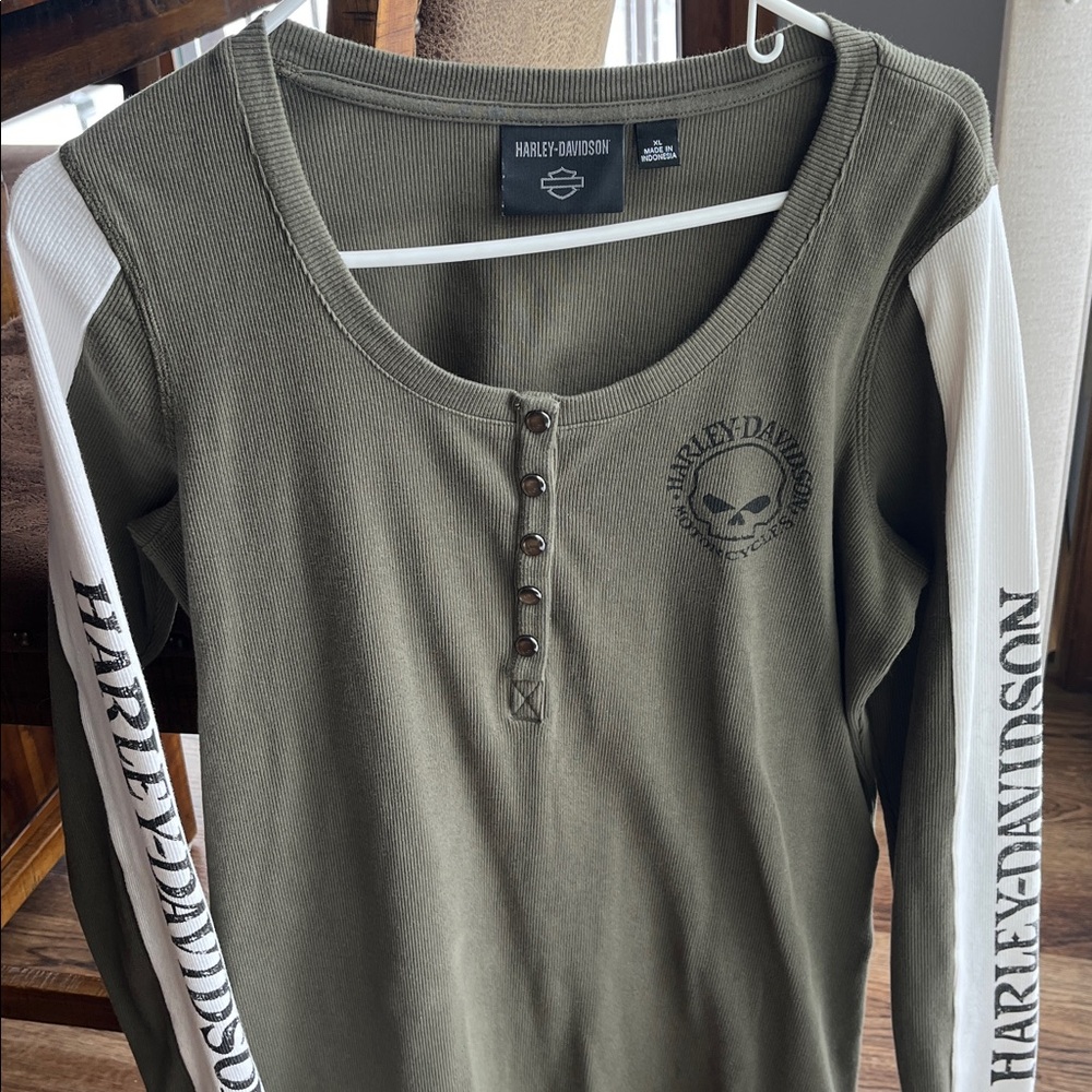 Harley-Davidson Women's Olive and White cream Sleeve Tee.